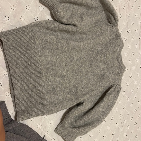 H&M Gray Puff Sleeve women sweater - Picture 3 of 3